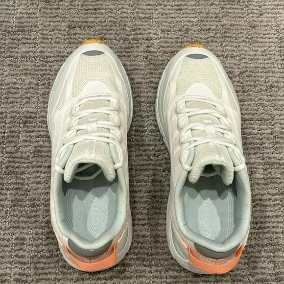 Vionic Edin White Sneakers - Picture 4 of 7